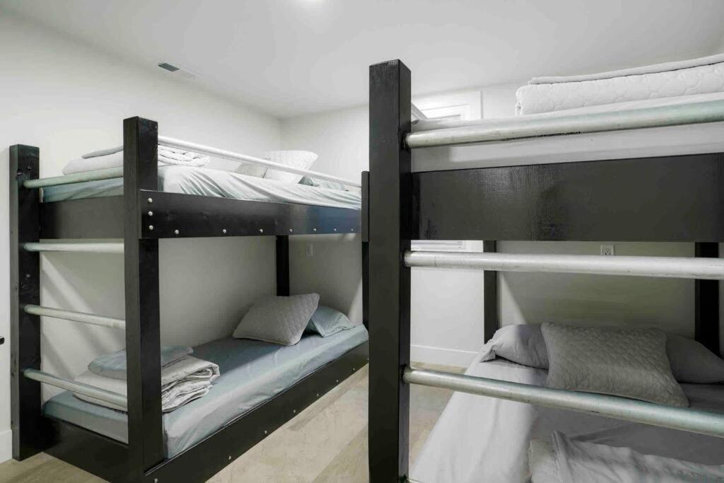 Vila Sleeps 16 - 15 Min/Downtown, 10 Min/Medical Center Aurora Exteriér fotografie